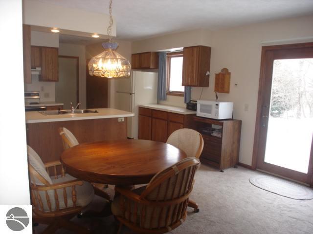 4099 Summerhill Road Traverse City, MI 49684 - Photo 6 of 14 1689523-5.JPG