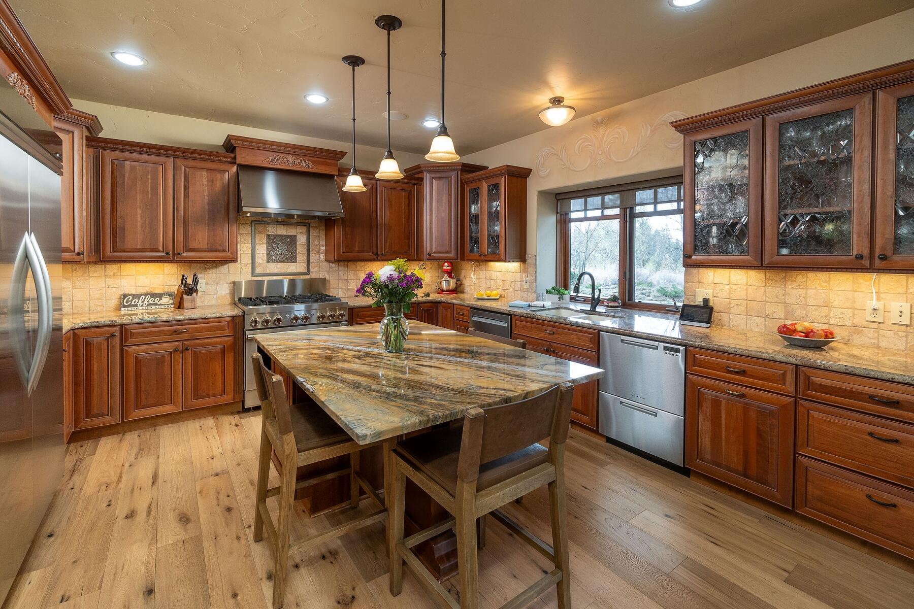 20112 Star Fire Ridge Court Bend, OR 97702 - Photo 12 of 72