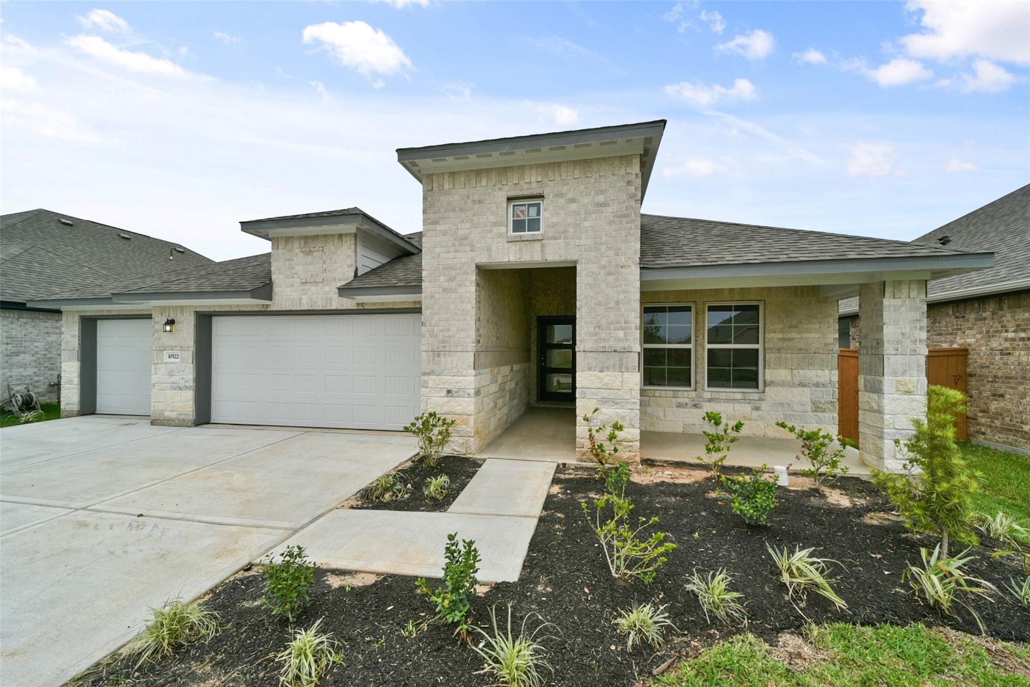 10522 Plumas Run Drive Rosharon, TX 77583 - Photo 3 of 29 Modern brick ranch with three-car garage, sleek curb appeal, and sun-drenched interiors.