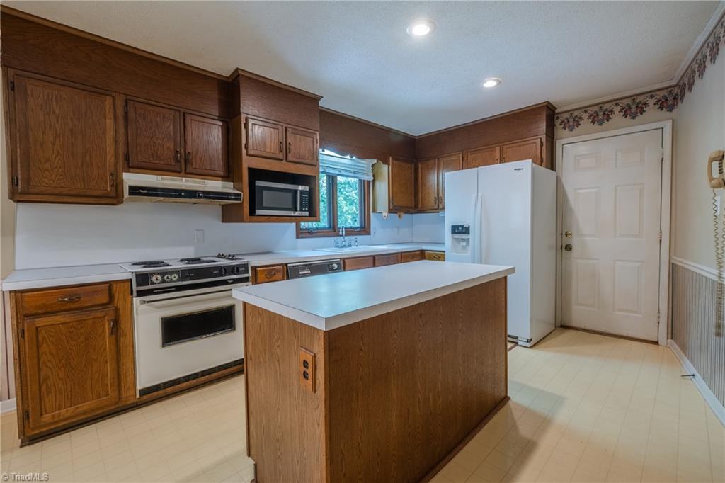 5486 Kennedy Road Trinity, NC 27370 - Photo 3 of 25 Kitchen Island