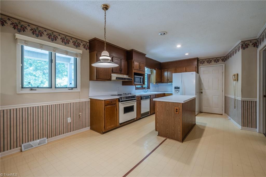 5486 Kennedy Road Trinity, NC 27370 - Photo 4 of 25 Kitchen from Breakfast area