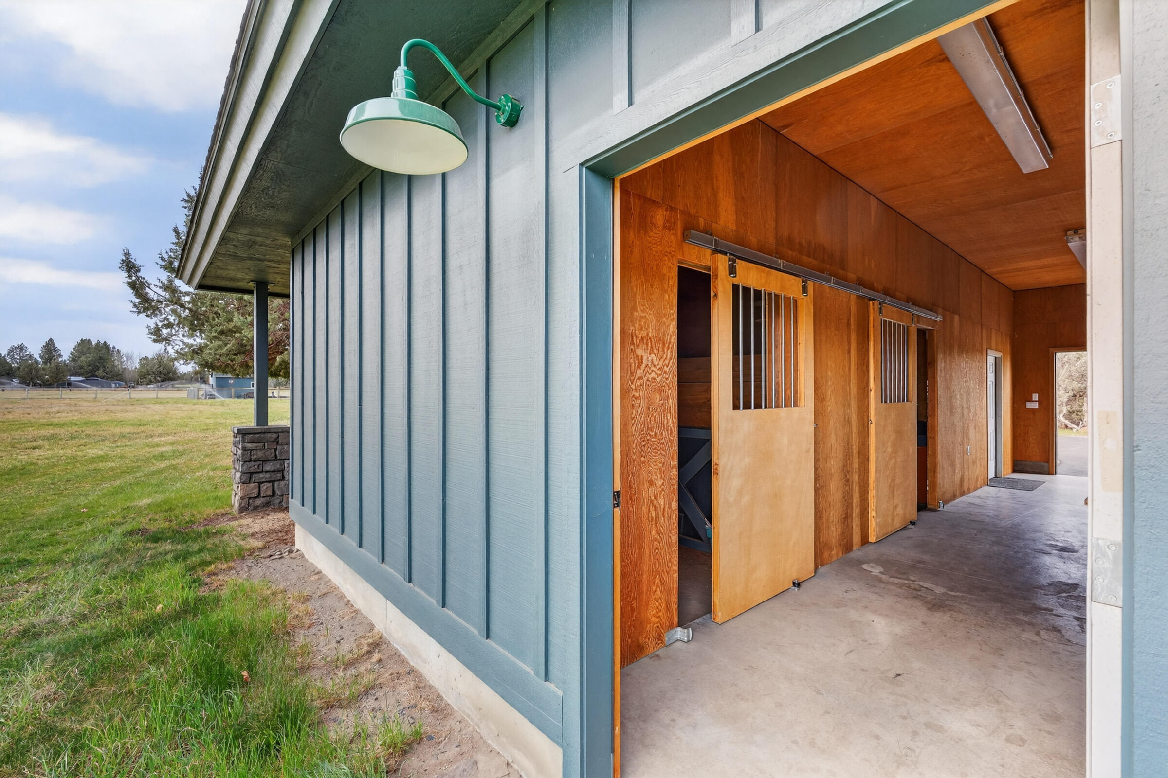 65440 Tweed Road Bend, OR 97703 - Photo 47 of 53 113_Tweed Rd_Pro Property Photos_Bend Re