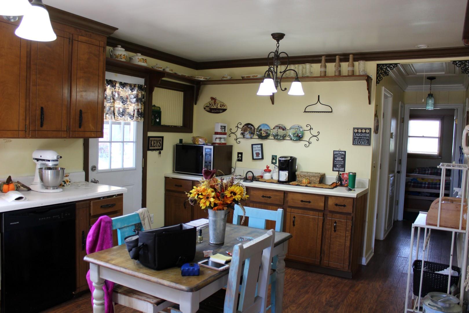7021 Burnt Knob Road Murfreesboro, TN 37129 - Photo 7 of 29 Eat in kitchen with additional storage