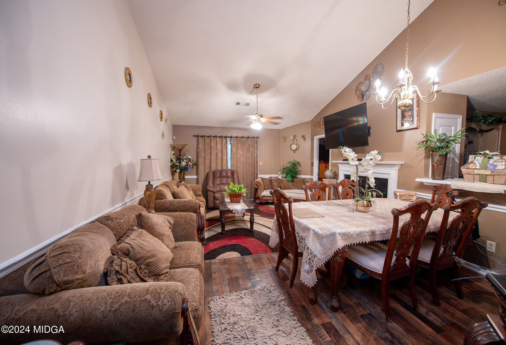 916 Ridge Crest Court Macon, GA 31204 - Photo 5 of 15 living/dining room