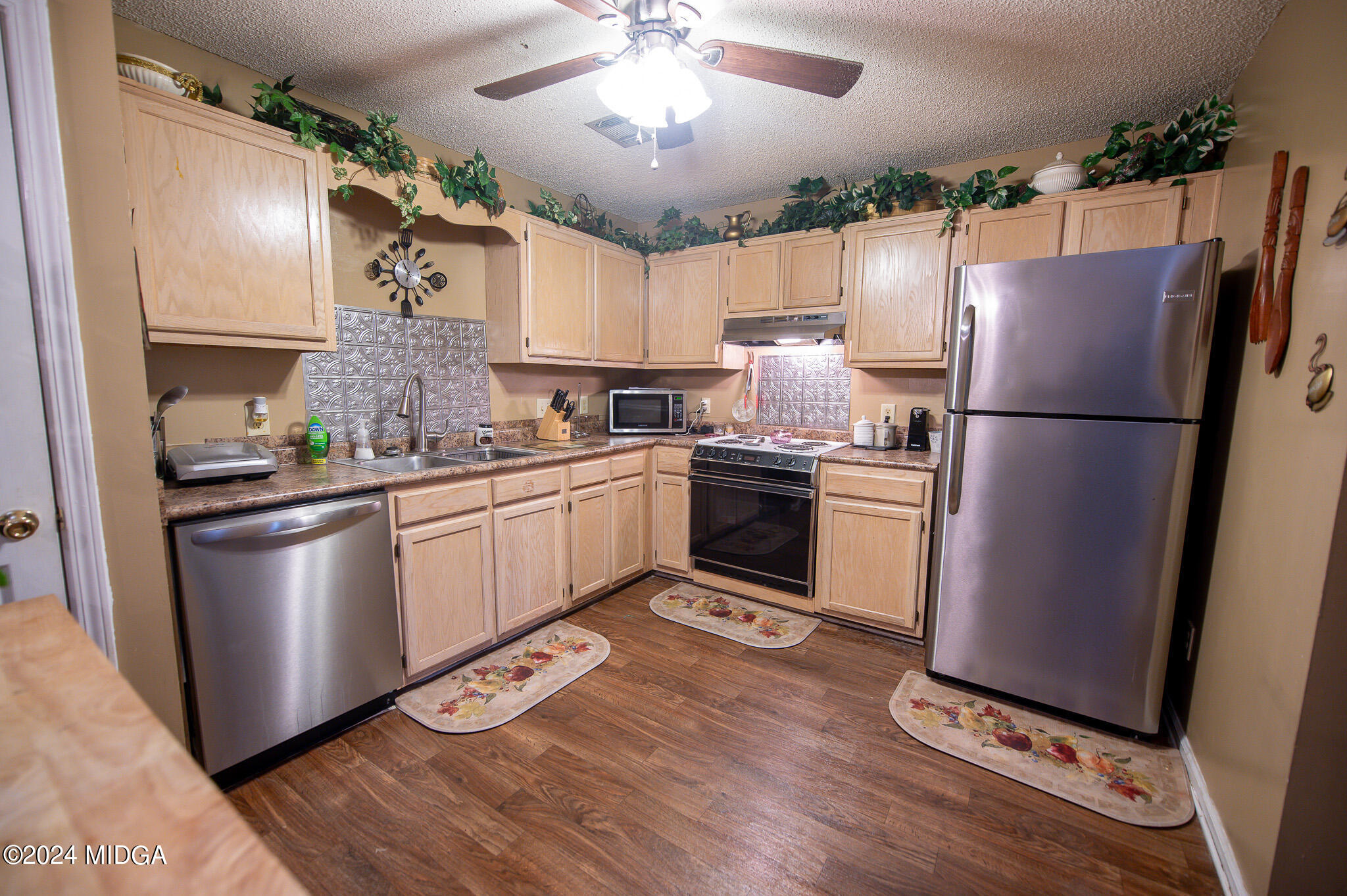 916 Ridge Crest Court Macon, GA 31204 - Photo 9 of 15 kitchen