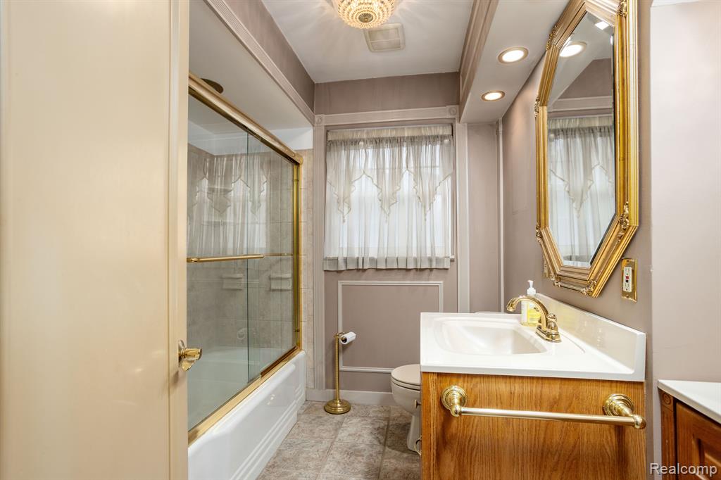 341 Ridgemont Road Grosse Pointe Farms, MI 48236 - Photo 17 of 38