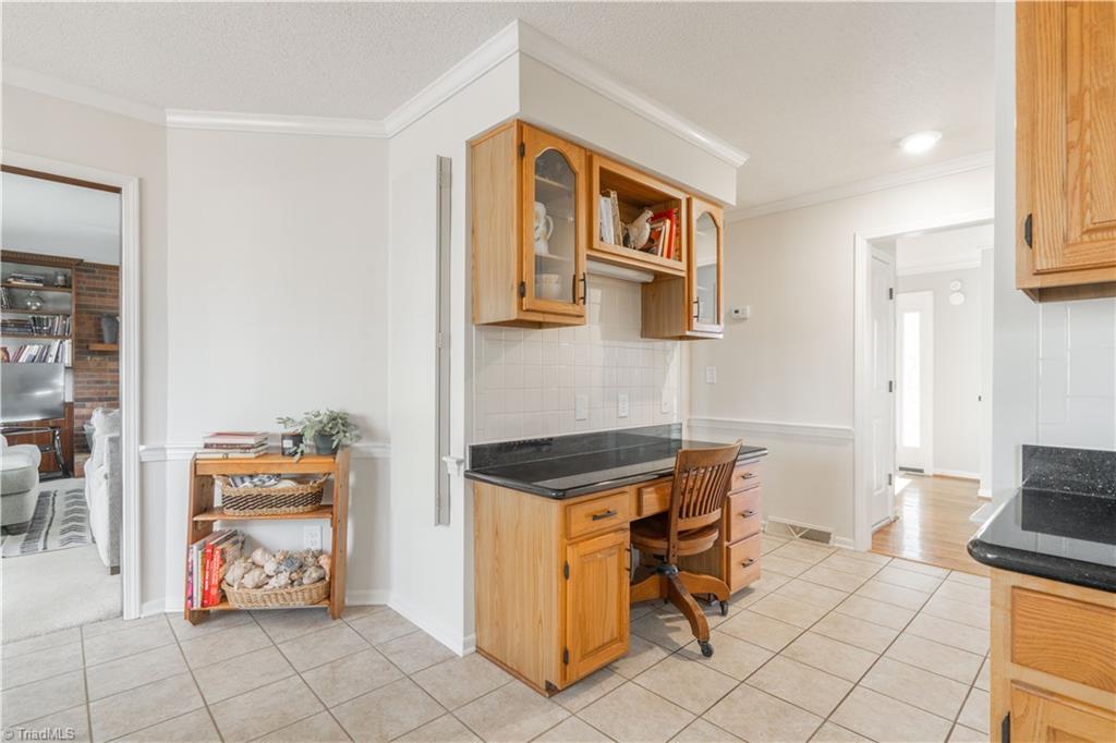 5437 Kingsbridge Road Winston-Salem, NC 27103 - Photo 25 of 50 Gallery Image 25