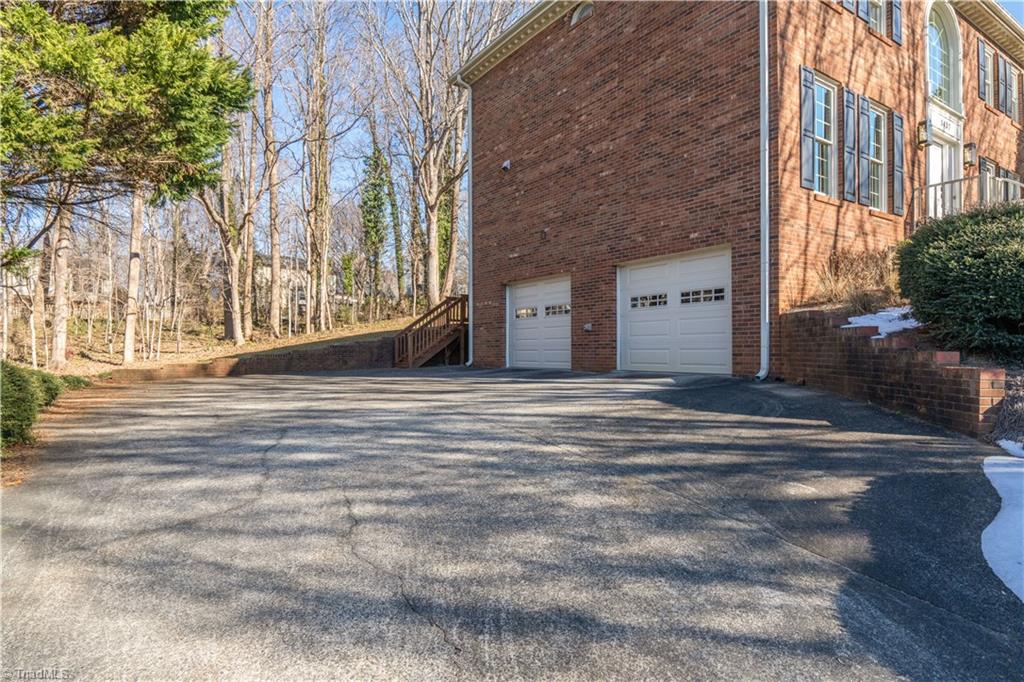 5437 Kingsbridge Road Winston-Salem, NC 27103 - Photo 4 of 50 Gallery Image 4