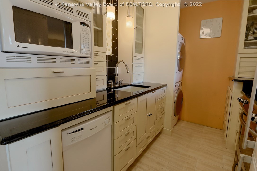 1800 Roundhill Road, Unit 1107 Charleston, WV 25314 - Photo 13 of 28 Gallery Image 13