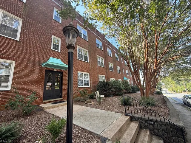 $1,295 | 1310 Glade Street Northwest, Unit 32, Winston-Salem, NC 27101