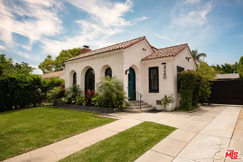 $1,275,000 | 4240 East 6th Street, Long Beach, CA 90814