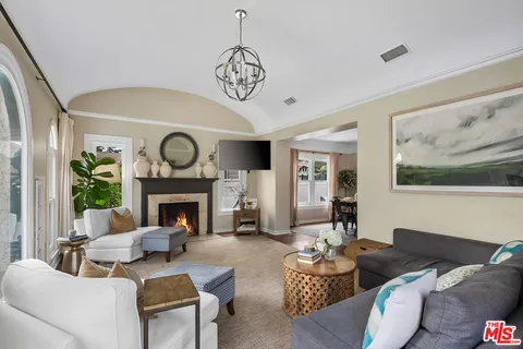 $1,275,000 | 4240 East 6th Street, Long Beach, CA 90814