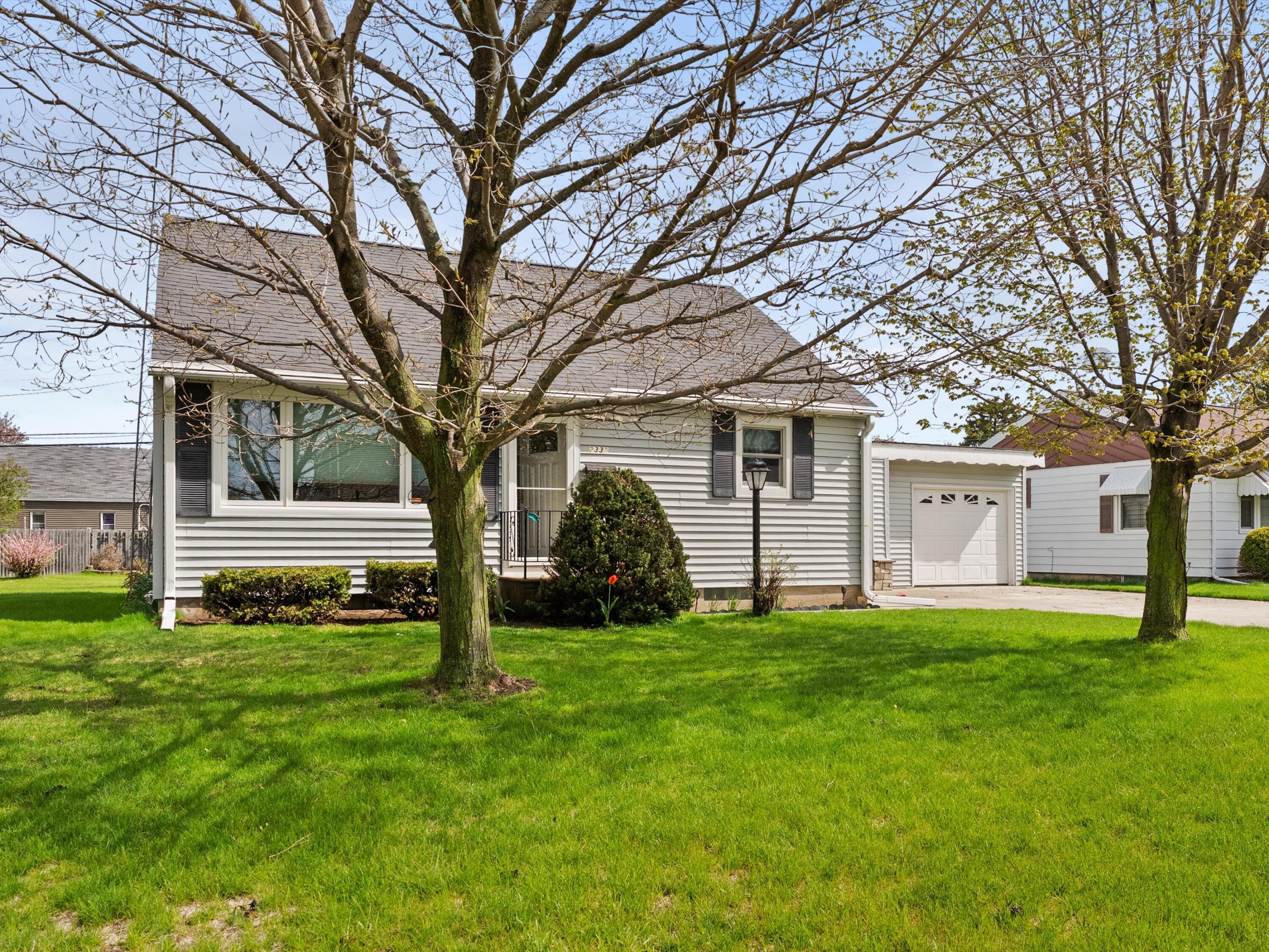 2332 37th Street Two Rivers, WI 54241 - Photo 2 of 26 02-002_3067686_02178