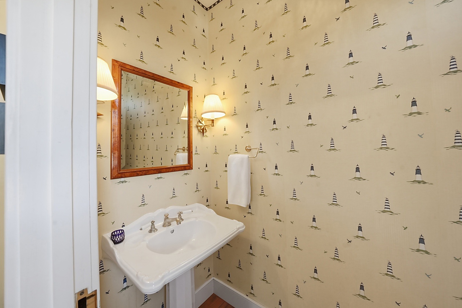 14 Thayer Street Edgartown, MA 02539 - Photo 9 of 60