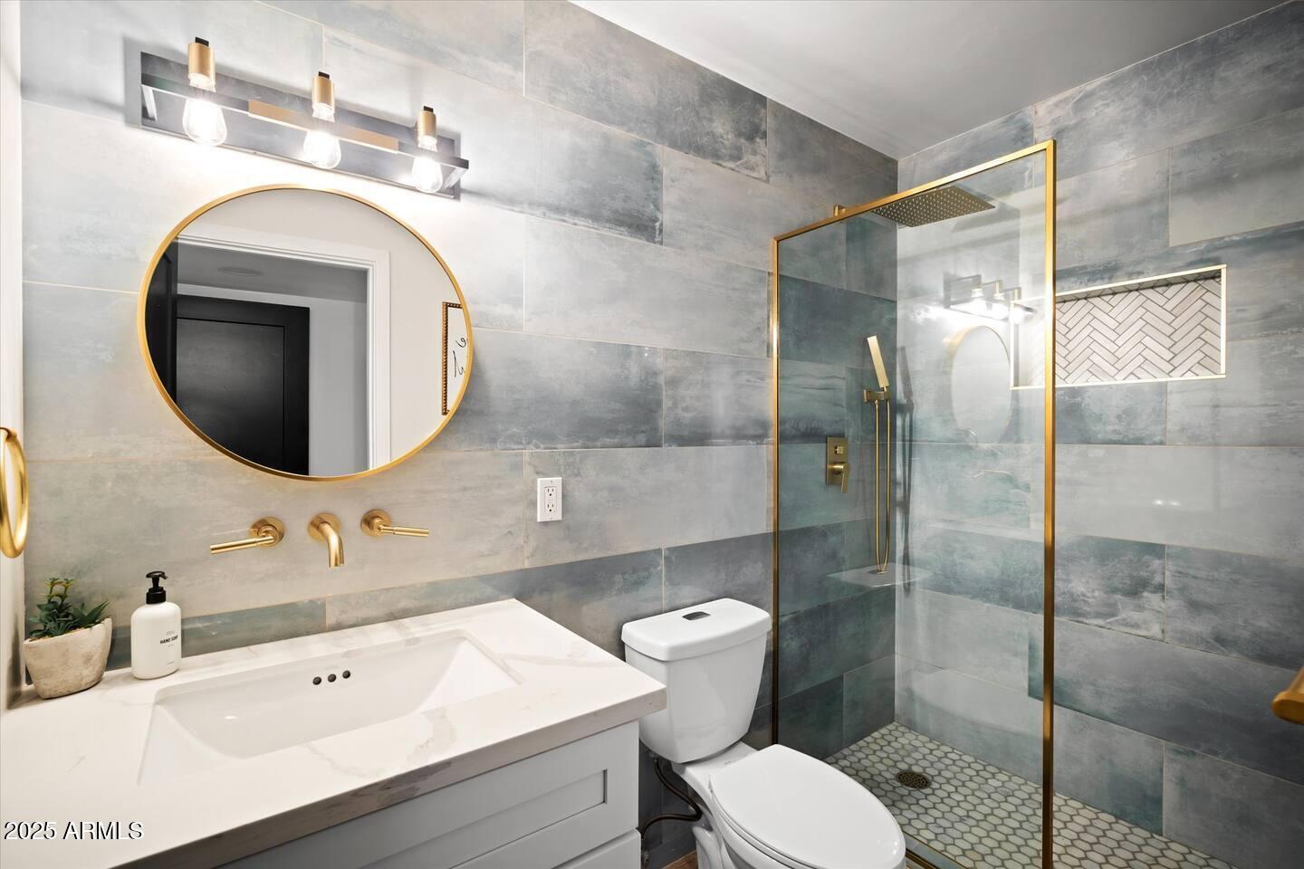 7508 North 13th Avenue Phoenix, AZ 85021 - Photo 25 of 36 a bathroom with a toilet sink and mirror