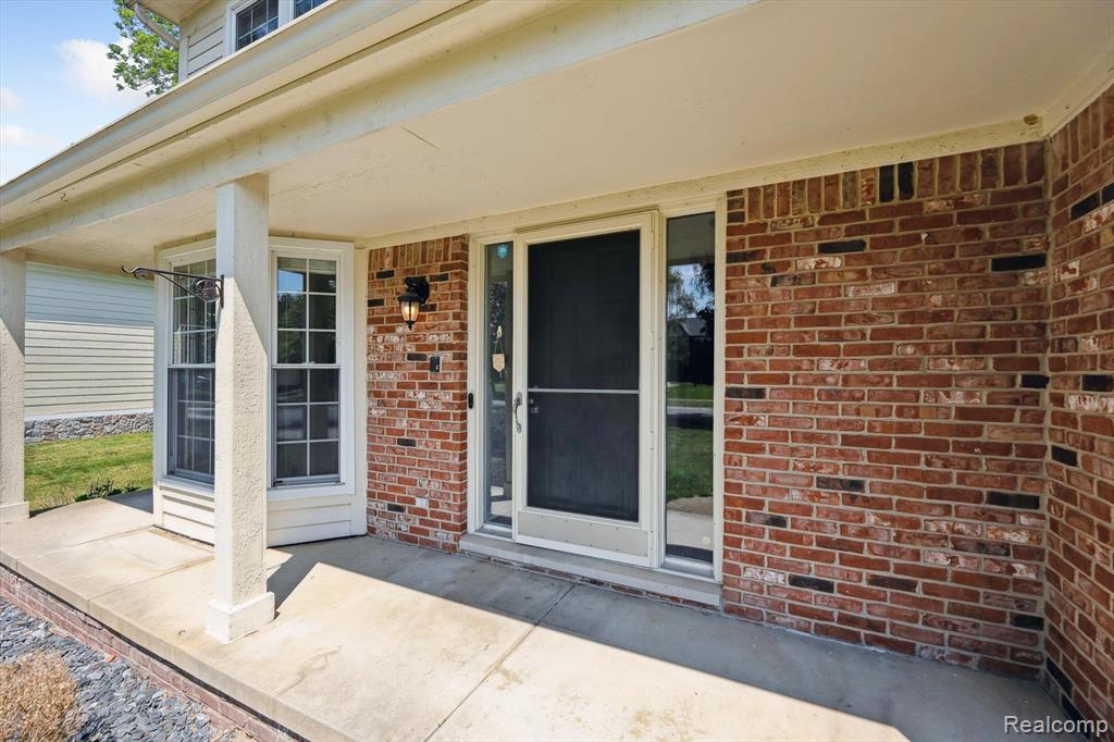 1430 Lee Wood Ridge Road Walled Lake, MI 48390 - Photo 2 of 58 Gallery Image 2