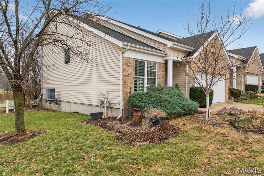 800 Whispering Village Circle Ballwin, MO 63021 - Photo 2 of 35