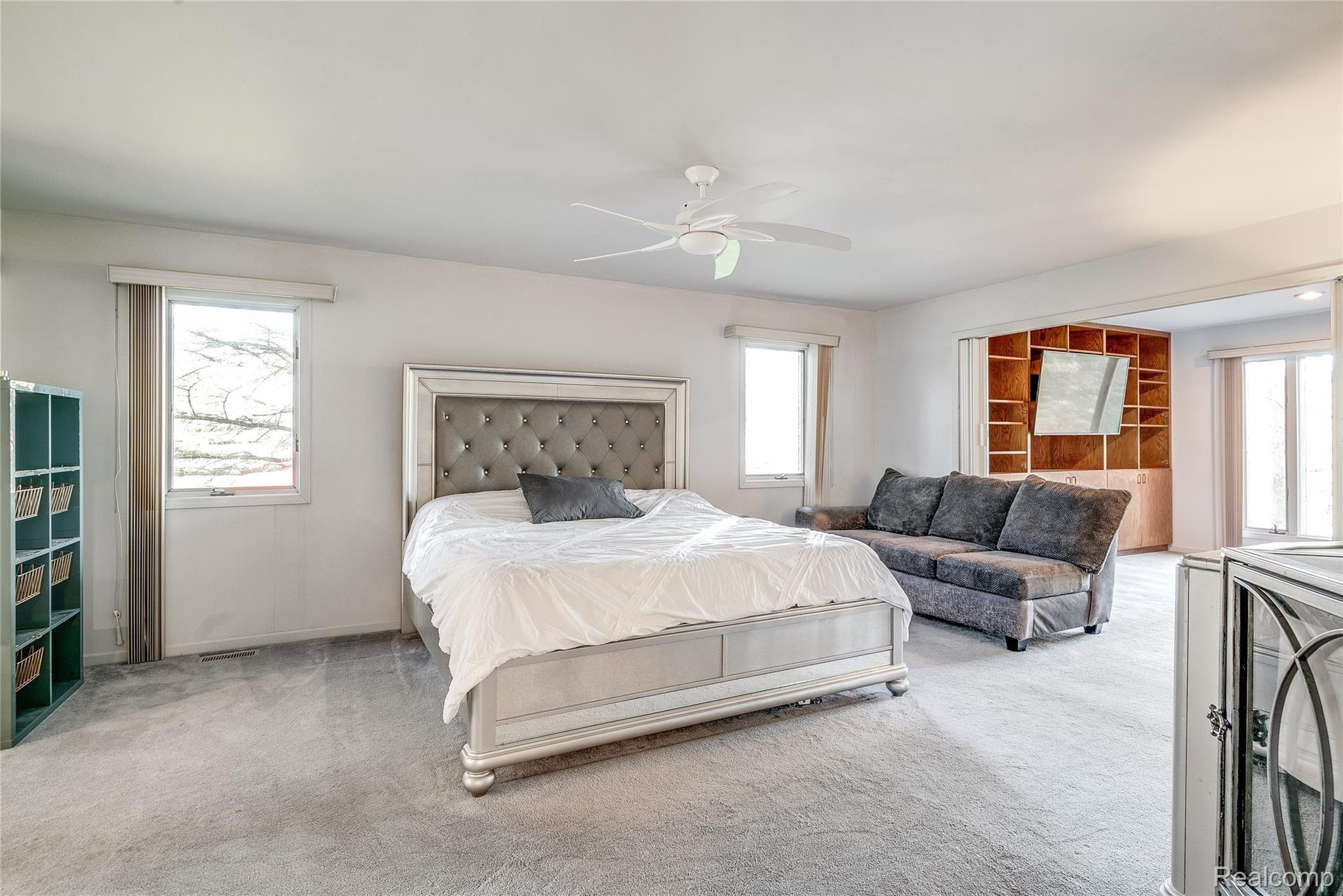 538 Oakbridge Drive Rochester, MI 48306 - Photo 25 of 54 16.jpg