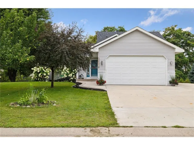 $2,400 | 211 Alva Street, Waconia, MN 55387