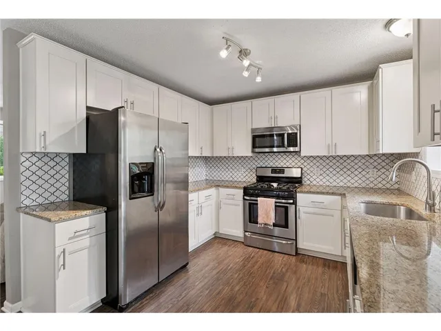 $2,400 | 211 Alva Street, Waconia, MN 55387