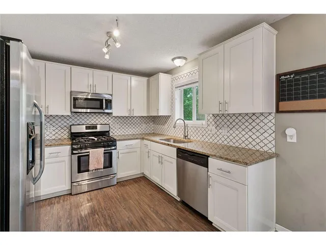 $2,400 | 211 Alva Street, Waconia, MN 55387