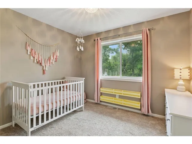 $2,400 | 211 Alva Street, Waconia, MN 55387