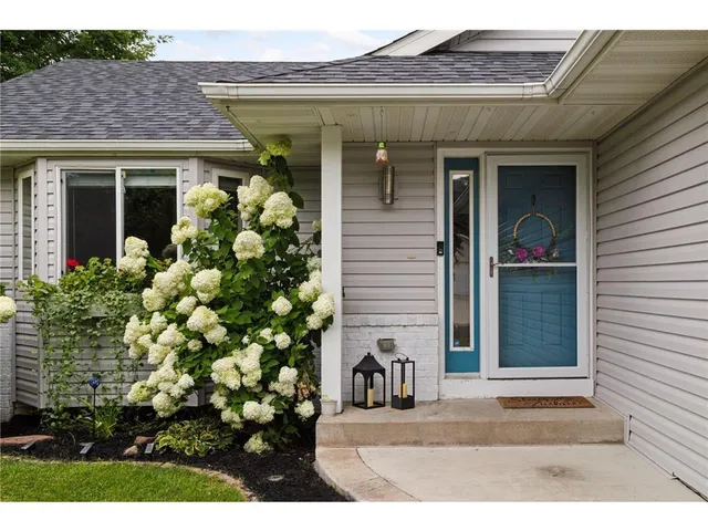 $2,400 | 211 Alva Street, Waconia, MN 55387