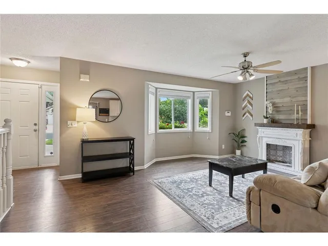 $2,400 | 211 Alva Street, Waconia, MN 55387