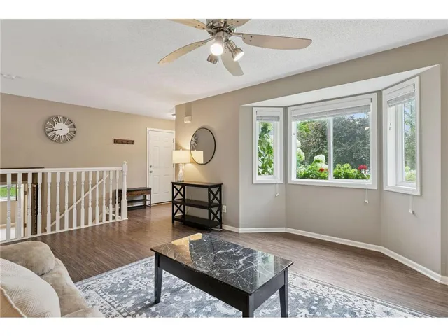 $2,400 | 211 Alva Street, Waconia, MN 55387