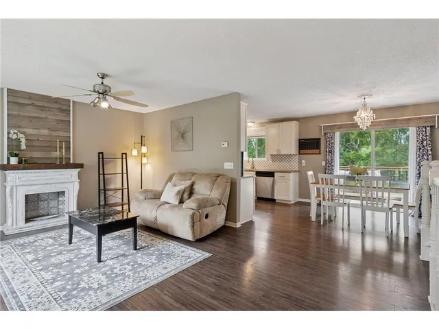 $2,400 | 211 Alva Street, Waconia, MN 55387