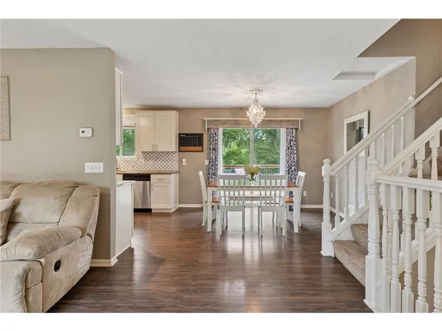 $2,400 | 211 Alva Street, Waconia, MN 55387