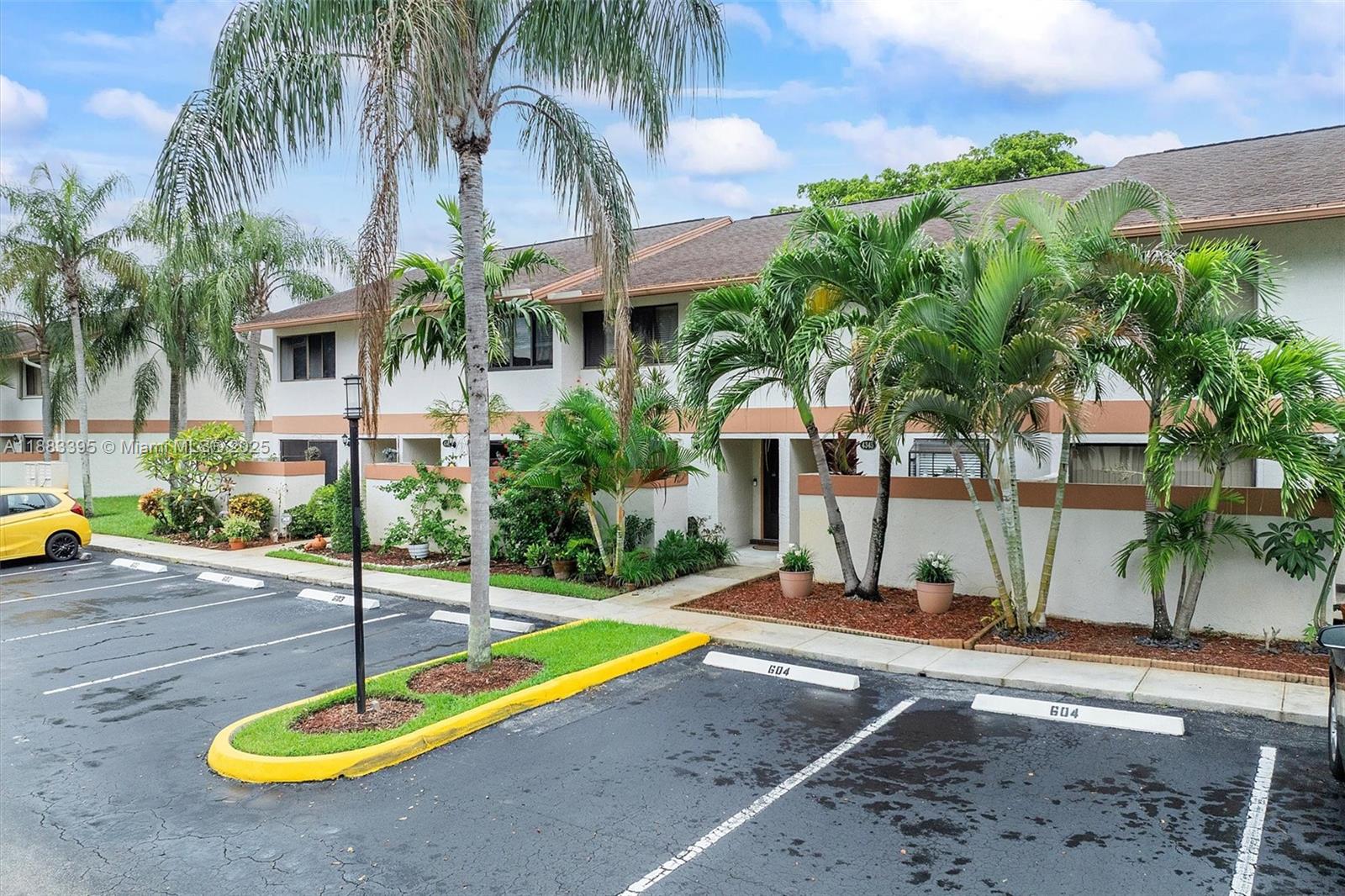4347 Southwest 70th Terrace Davie, FL 33314 - Photo 23 of 32 a view of a backyard with swimming pool