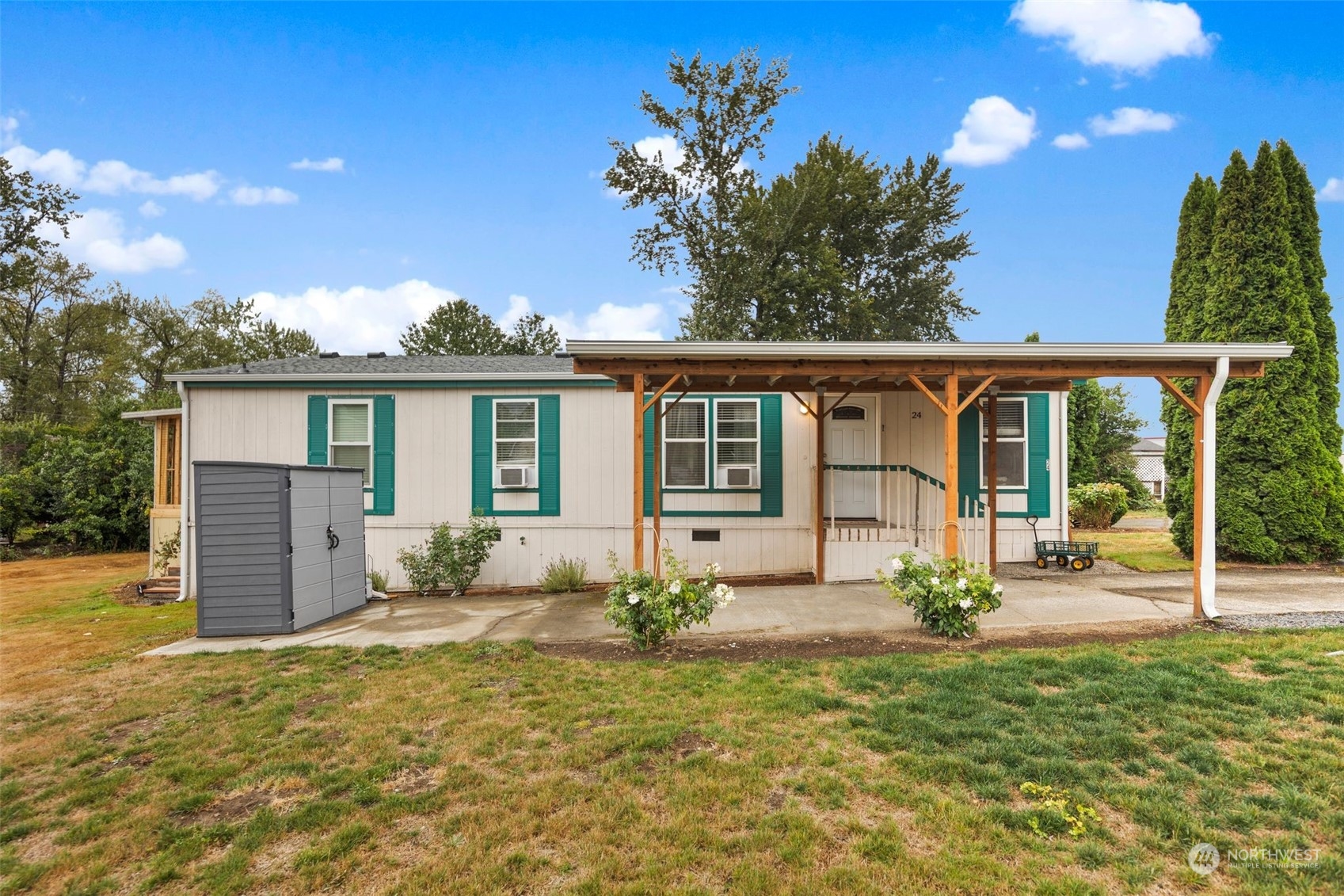 8730 206th Street Southeast, Unit 24 Snohomish, WA 98296 - Photo 2 of 33 a front view of a house with garden