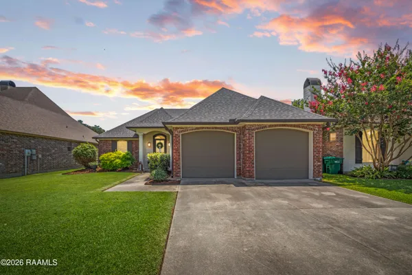 $375,000 | 17 Silver Cedar Court, Youngsville, LA 70592