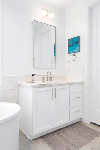 $7,990 | 909 Madison Street, Denver, CO 80206