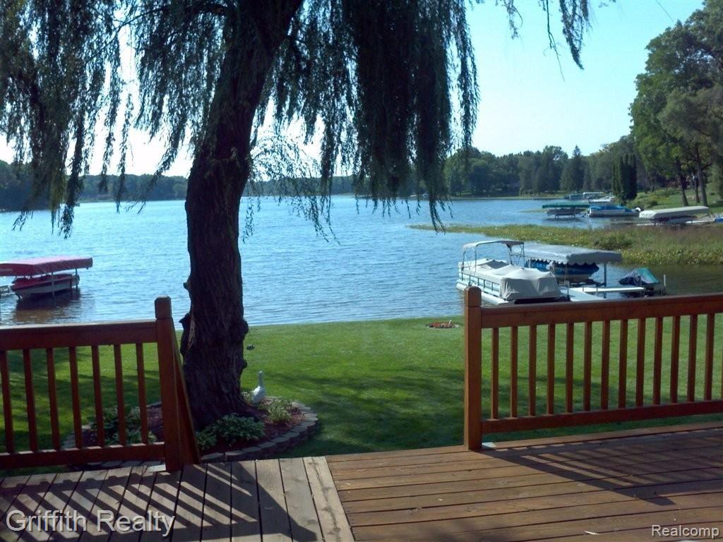 1122 East Coon Lake Road Howell, MI 48843 - Photo 10 of 23 IMG_20120830_104906.jpg