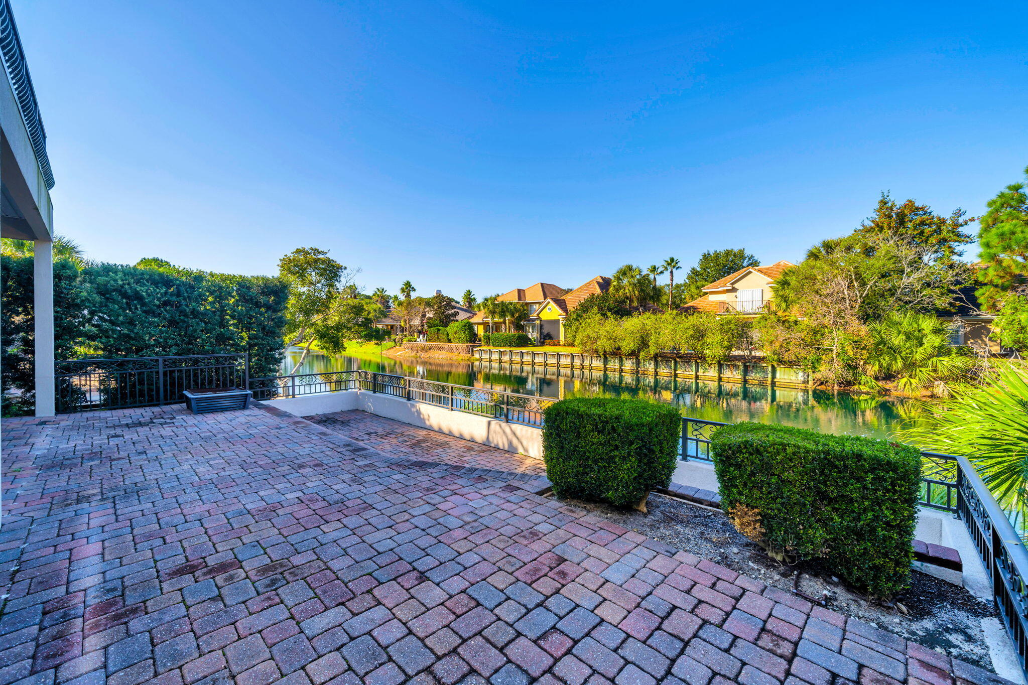 276 Calusa Boulevard Destin, FL 32541 - Photo 11 of 33 Outdoor Living Area Lake Views