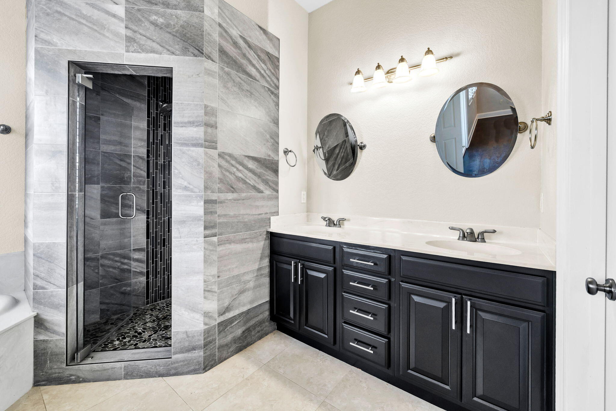 276 Calusa Boulevard Destin, FL 32541 - Photo 18 of 33 Master Bath