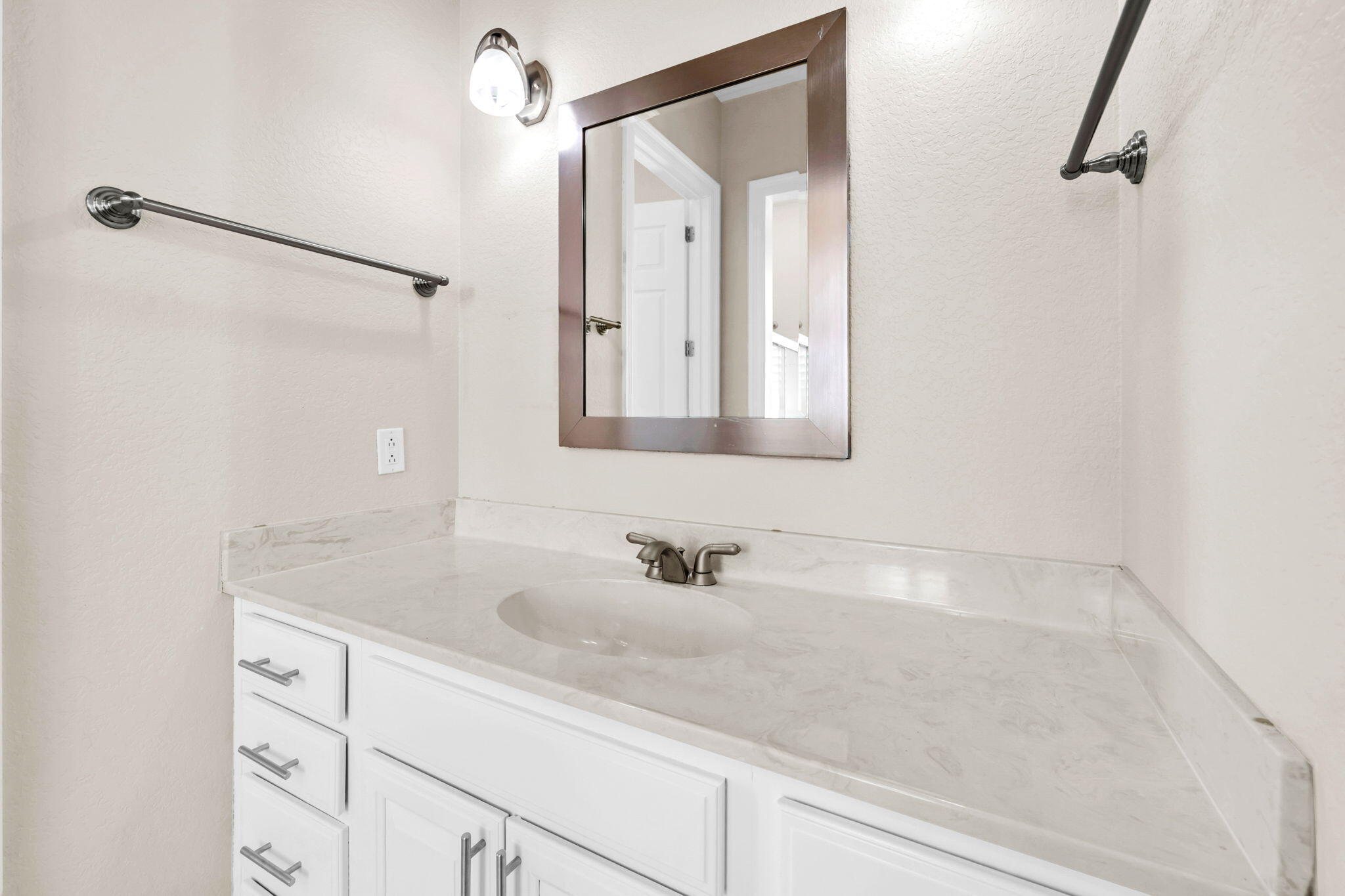 276 Calusa Boulevard Destin, FL 32541 - Photo 20 of 33 Jack and Jill Bath