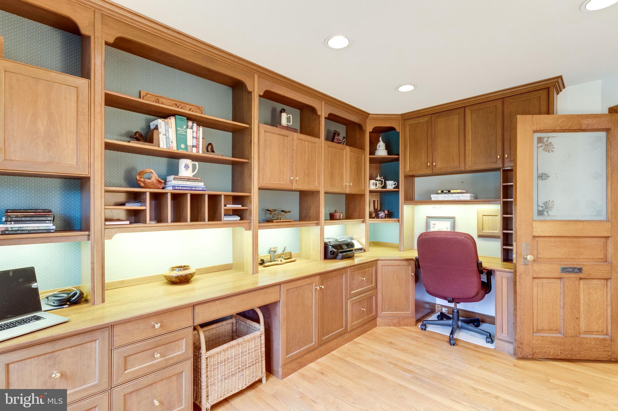 10505 Hunters Valley Road Vienna, VA 22181 - Photo 26 of 64 Gallery Image 26