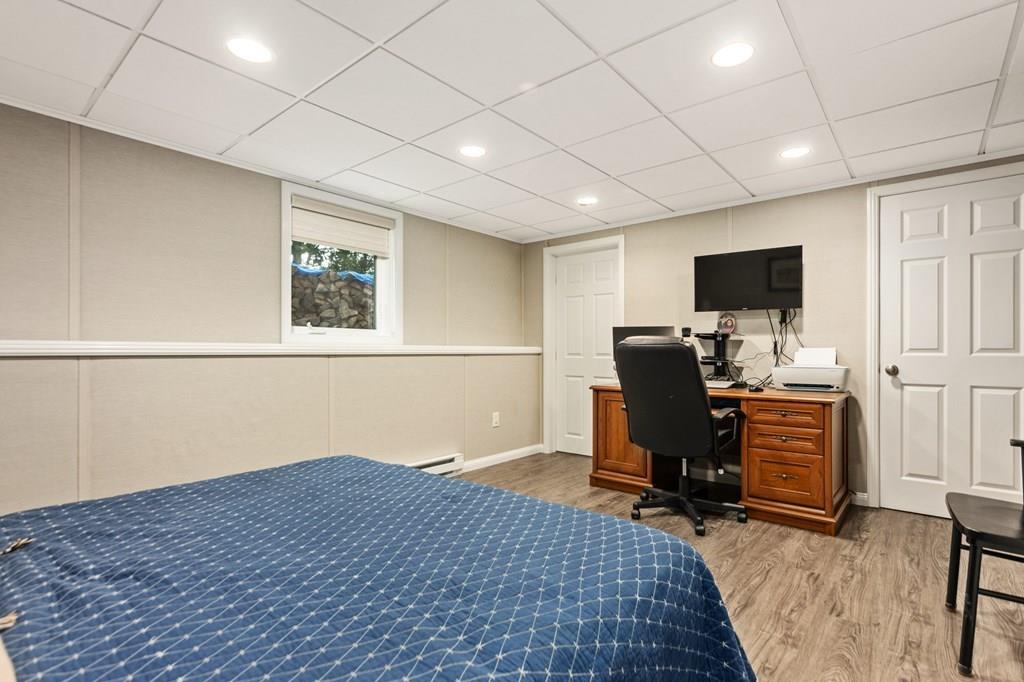 37 Middle Road Newbury, MA 01951 - Photo 31 of 42 a workspace with furniture