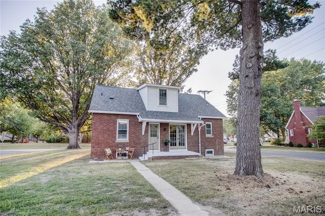 $273,000 | 1601 Poplar Street, Highland, IL 62249