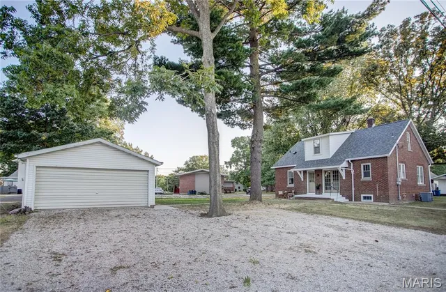 $273,000 | 1601 Poplar Street, Highland, IL 62249