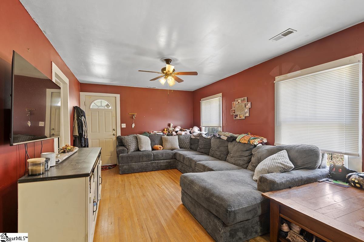 543 Martin Road Ware Shoals, SC 29692 - Photo 4 of 17