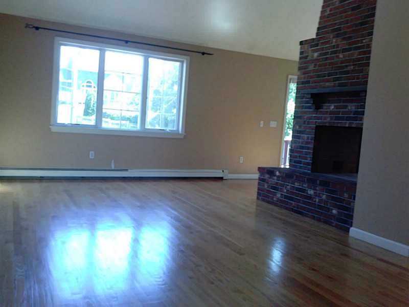26 High Hawk Road Portsmouth, RI 02871 - Photo 21 of 23 Living Room.