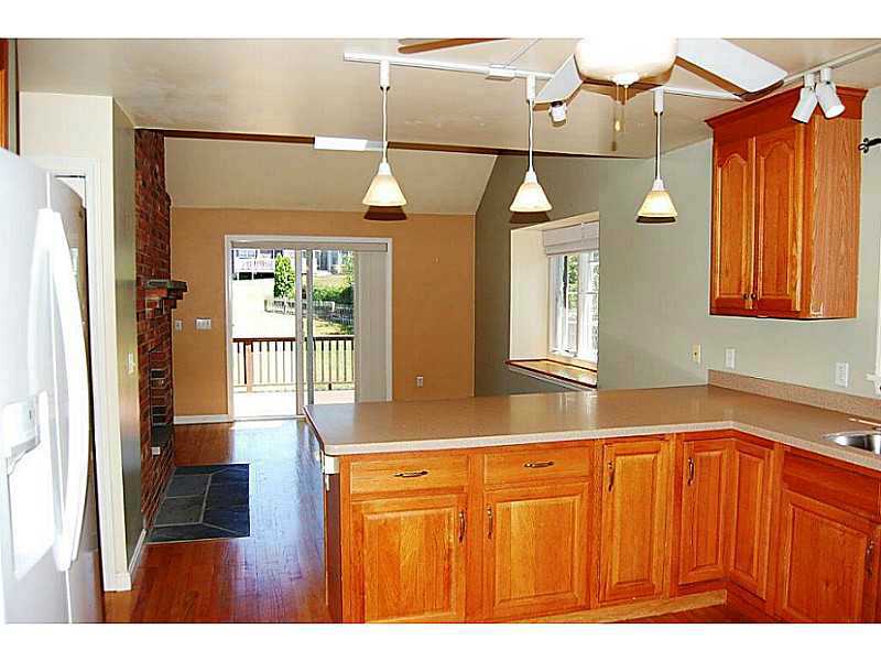 26 High Hawk Road Portsmouth, RI 02871 - Photo 8 of 23 Kitchen.