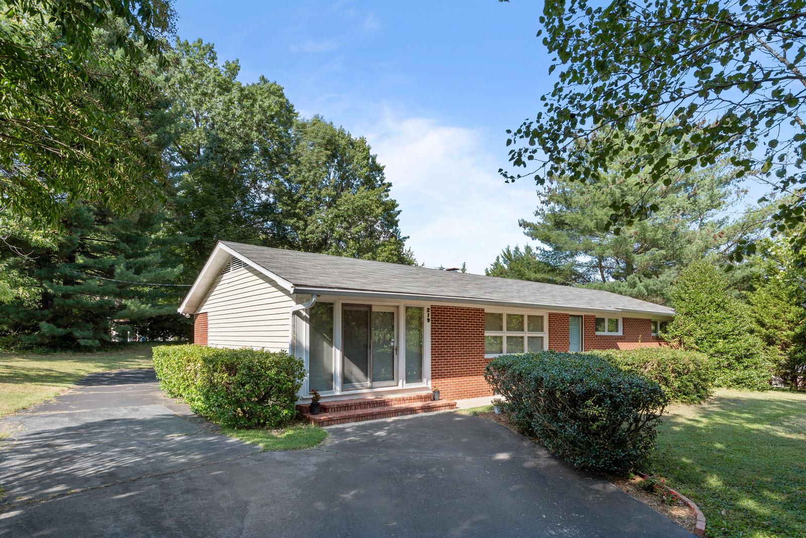 219 Jackson Heights Road Columbia, TN 38401 - Photo 1 of 30 This charming ranch style home is move in ready!
