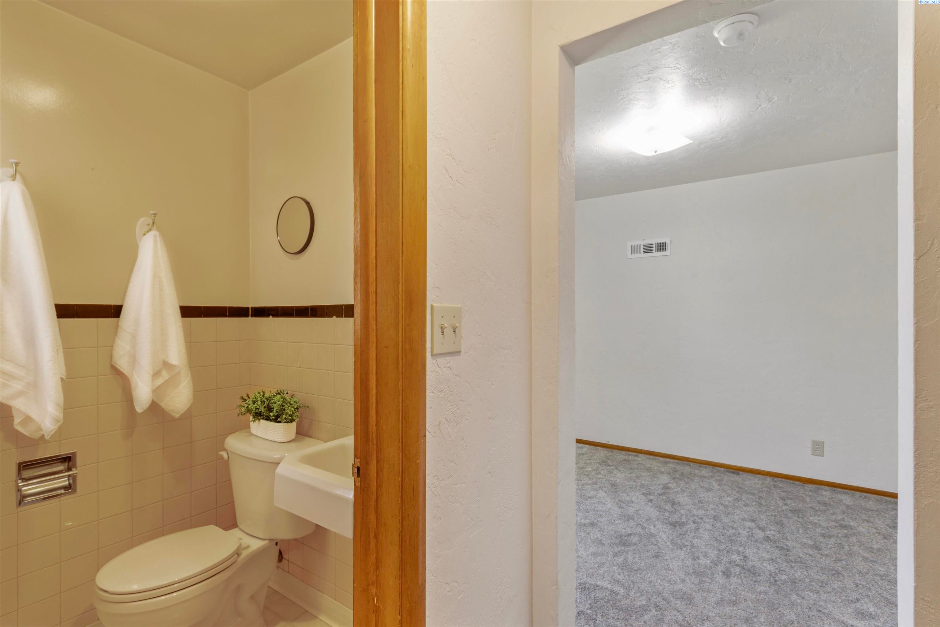 7 South Reed Street Kennewick, WA 99336 - Photo 5 of 23 Gallery Image 5