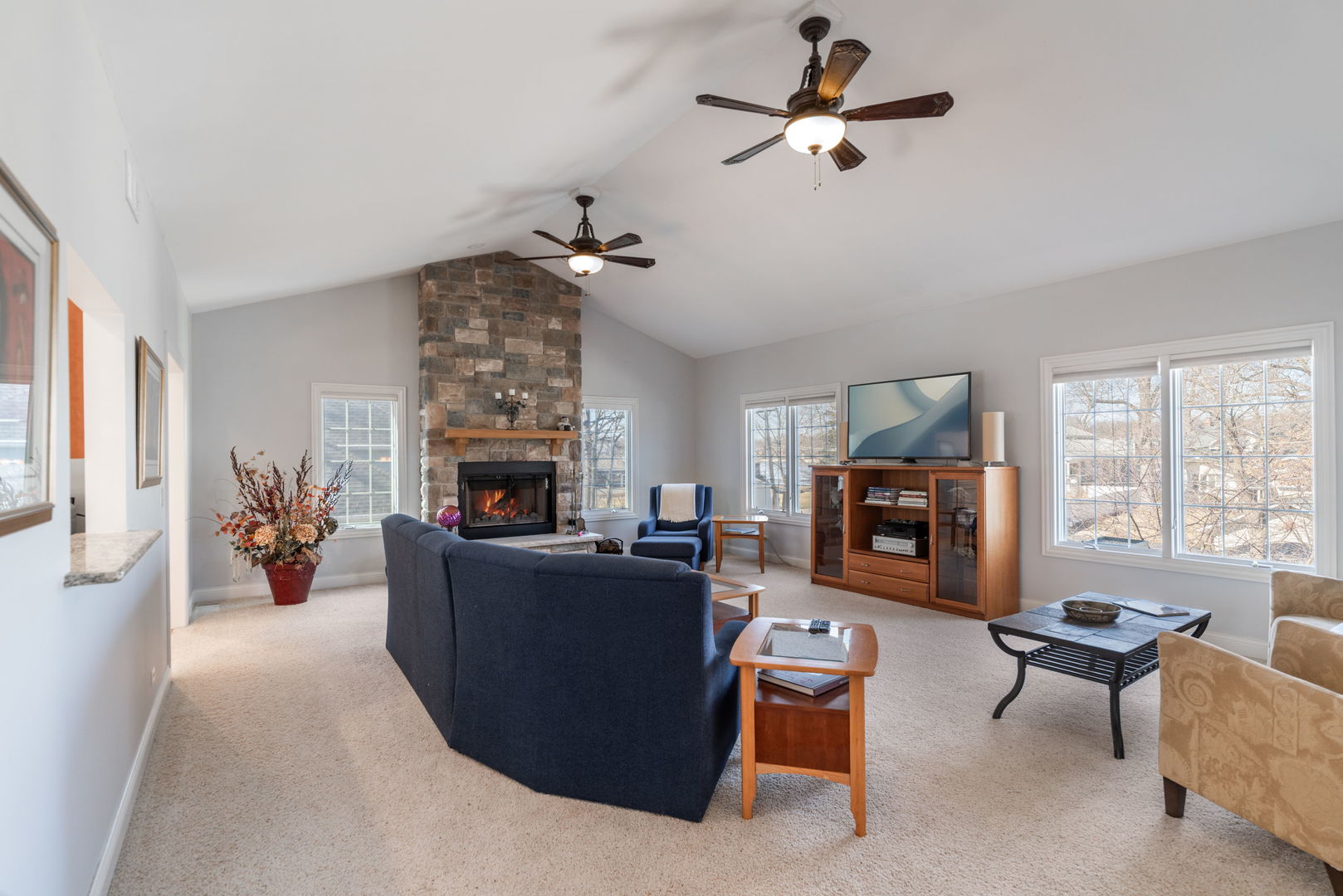 817 Regner Road McHenry, IL 60051 - Photo 3 of 23