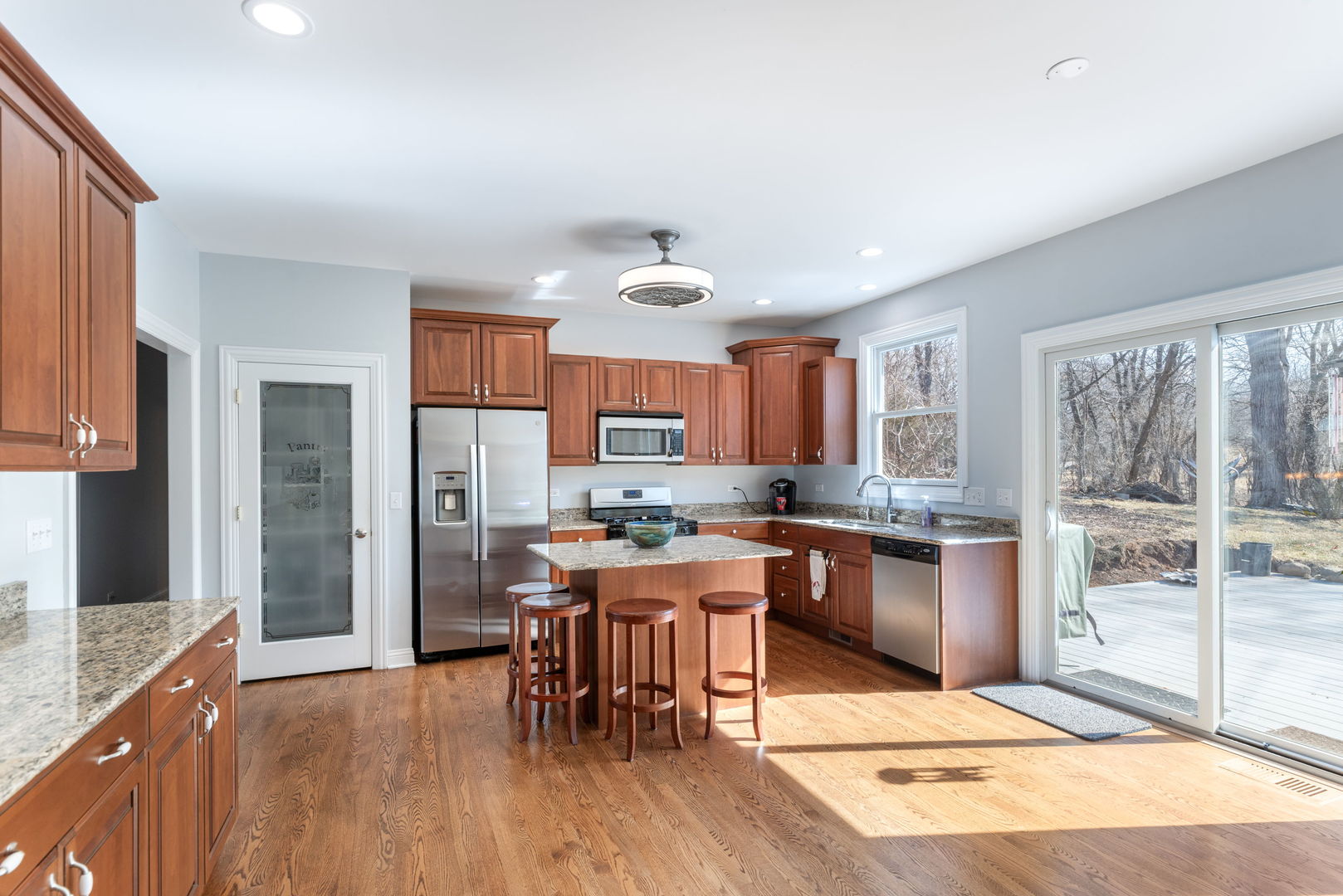 817 Regner Road McHenry, IL 60051 - Photo 6 of 23